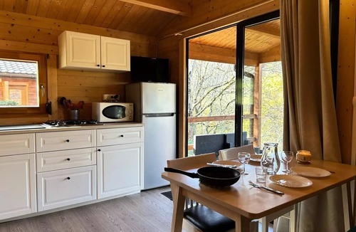 Eclassan Ski Chalet | Chalet Privilège Green Cottage - 2 bedrooms - TV - 25 m² - Comfort + covered terrace 15m² 4 people