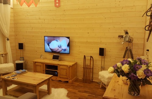 Saint-Etienne-de-Tinee Apartment | Chalet-style apartment in a village, 300m from the cable car