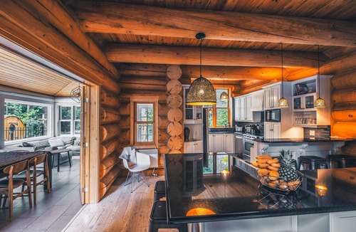 Fiddler Lake Resort Ski Chalet | Chalet Silver Fox at Fiddler Lake, Spa & private swimming pool