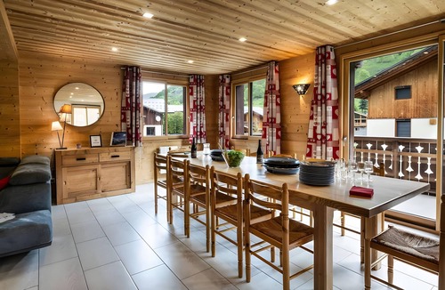 Le Bettaix Ski Chalet | Chalet "Snow Pearl" with Mountain View, Balcony and Wi-Fi