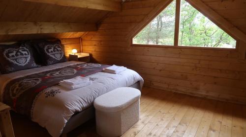 Cereste Ski Chalet | Chalet sous les pins classé 3 étoiles idéal pour 2, possible pour 4