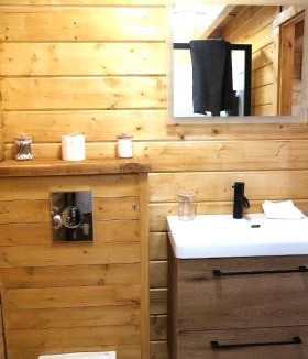 Cereste Ski Chalet | Chalet sous les pins classé 3 étoiles idéal pour 2, possible pour 4