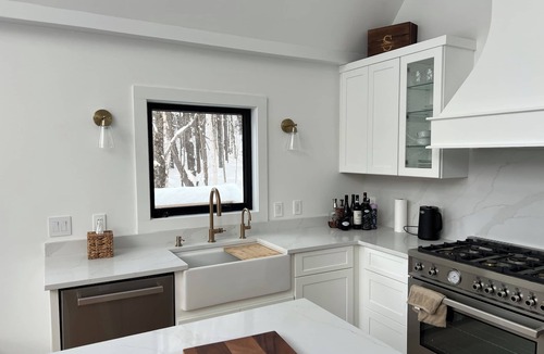 Stratton Mountain Ski Chalet | Chalet/Stratton Mountain VT/5 minutes from base/Tesla Charger/5 bedrooms