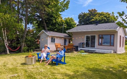 Cap-Saint-Ignace Ski Chalet | Chalet Studio #1 Waterfront with Spa Fireplace & Wifi