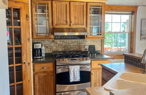 Bayview House | Chalet style by the Sea 7 mins to National Park Beaches