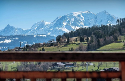 Combloux Ski Chalet | Chalet Tansoo - Mountain view and shared spa in Combloux - OVO Network