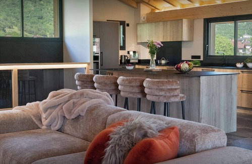 Val-de-Chaise Ski Chalet | Chalet Tyron - The Alps at all season in a rural setting - OVO Network