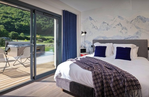 Val-de-Chaise Ski Chalet | Chalet Tyron - The Alps at all season in a rural setting - OVO Network