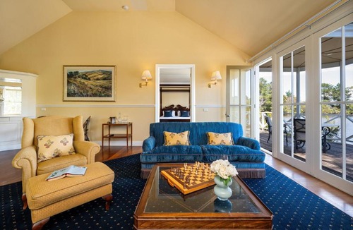 Moorooduc Ski Chalet | Chalet Un at Woodman Estate