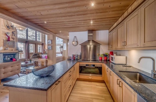 Les Brevieres Ski Chalet | Chalet, view ski slopes, sauna, terrace, balcony, fireplace or stove, tv, ski locker, 180m², Tignes