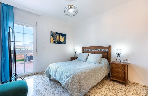 Benamocarra House | Chalet "Villa Cañete" with Mountain Views, Terrace, Jacuzzi & Wi-Fi