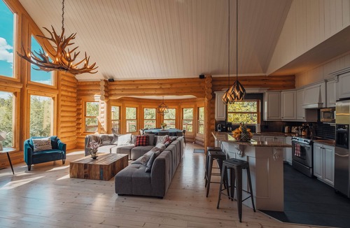 Fiddler Lake Resort Ski Chalet | Chalet White Wolf at Fiddler Lake, SPA, sauna & private swimming pool