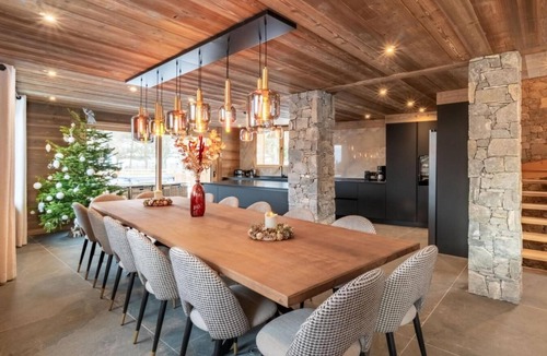 Les Gets Ski Chalet | Chalet, wifi, Ground floor, sauna, balcony, parking, tv, ski locker, 270m², Les Gets