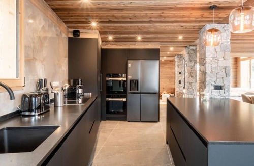 Les Gets Ski Chalet | Chalet, wifi, Ground floor, sauna, balcony, parking, tv, ski locker, 270m², Les Gets