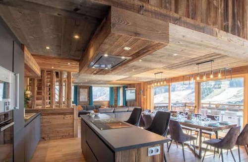 Les Gets Ski Chalet | Chalet, wifi, view mountain, terrace, parking, tv, ski locker, 220m², Les Gets