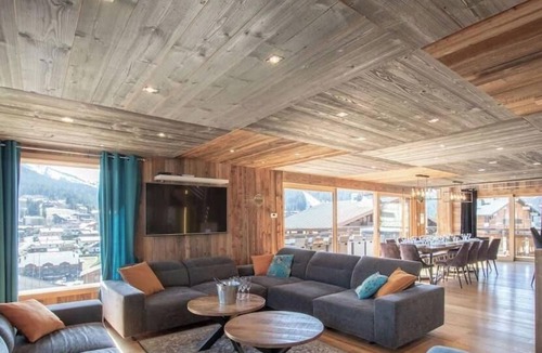 Les Gets Ski Chalet | Chalet, wifi, view mountain, terrace, parking, tv, ski locker, 220m², Les Gets