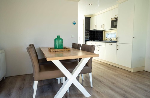 Hellevoetsluis House | Chalet with 2 bedrooms and a dishwasher