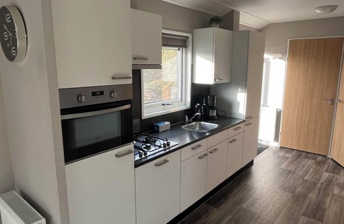 Hellevoetsluis House | Chalet with 2 bedrooms and a dishwasher