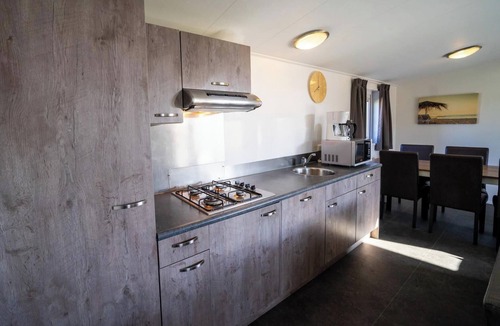Hellevoetsluis House | Chalet with 3 bedrooms and dishwasher