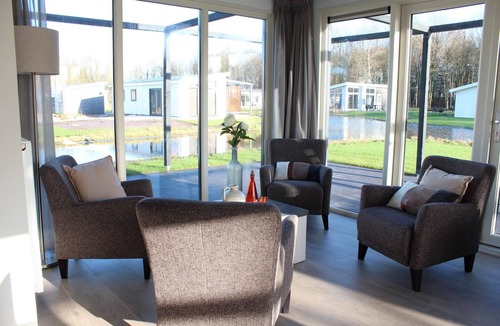 Hellevoetsluis House | Chalet with 5 bedrooms and 3 bathrooms