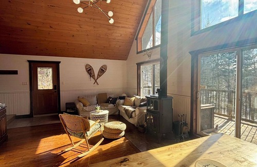 Entrelacs Ski Chalet | Chalet with access to two lakes in the heart of nature