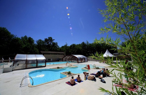 Monclar-de-Quercy Ski Chalet | Chalet with dishwasher on a hill
