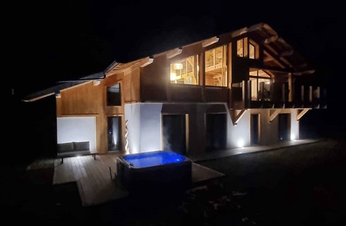 Les Tines Ski Chalet | Chalet with jacuzzi and pets allowed, Mont-Blanc views