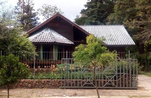 Vila Suica House | Chalet with pool in Gramado, central area, 3 bedrooms, fireplace, heating.