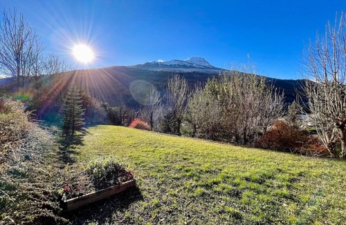 Forville Ski Chalet | Chalet with spacious garden in Briançon