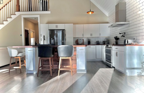 Gouldsboro Ski Chalet | Chalet with year round heated pool, sauna, jacuzzi and a Fully fenced in yard