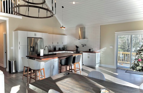 Gouldsboro Ski Chalet | Chalet with year round heated pool, sauna, jacuzzi and a Fully fenced in yard