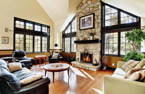 Stoneham Ski Chalet | Chalets Alpins -31 Chemin des Skieurs