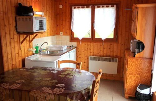 Mesples House | Chalets indépendants avec terrasse et jeux pour enfants à Mesples - FR-1-489-401