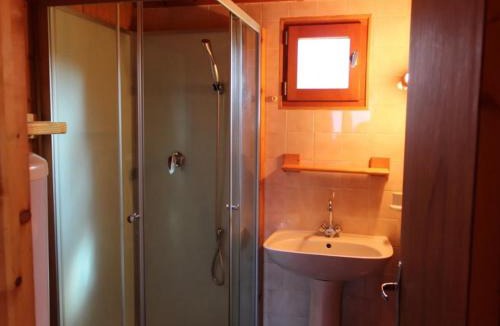 Mesples House | Chalets indépendants avec terrasse et jeux pour enfants à Mesples - FR-1-489-401
