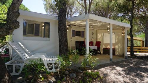 Roquebrune-sur-Argens Other | Chalets met buitenkeuken op Camping Leï Suves - JoyCasa