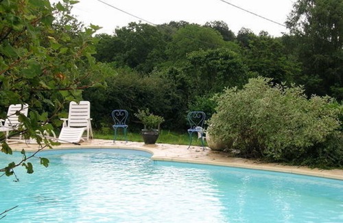 Echassieres Cottage | Chalets with Pets, Terrace and Parking