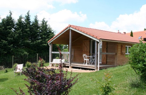 Echassieres Cottage | Chalets with Pets, Terrace and Parking