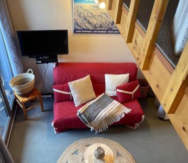 Premanon Apartment | Chaleureux studio montagnard avec balcon 2402