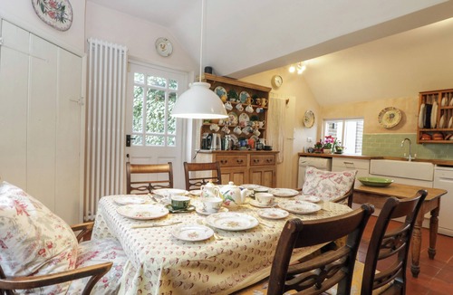 Didcot Cottage | CHALKPIT COTTAGE, pet friendly, with open fire in Blewbury