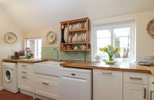 Didcot Cottage | CHALKPIT COTTAGE, pet friendly, with open fire in Blewbury
