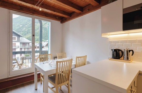 Chamonix City Centre Apartment | Cham Sud Balme302 Walk to Aiguille du Midi Duplex for 5, Chamonix, France
