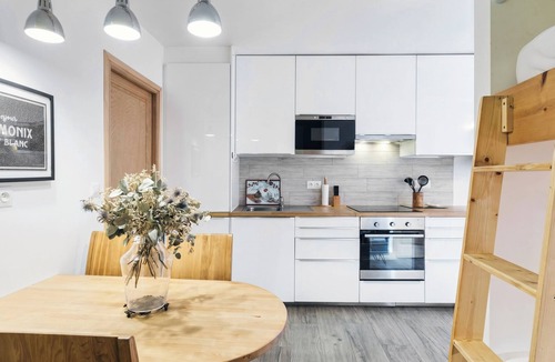 Chamonix City Centre Apartment | Cham Sud Iris357 Near Aiguille du Midi + Views, Chamonix, France