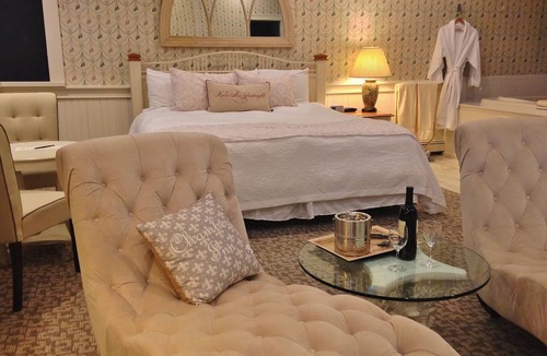 Lee Bed & Breakfast | Chambery Inn