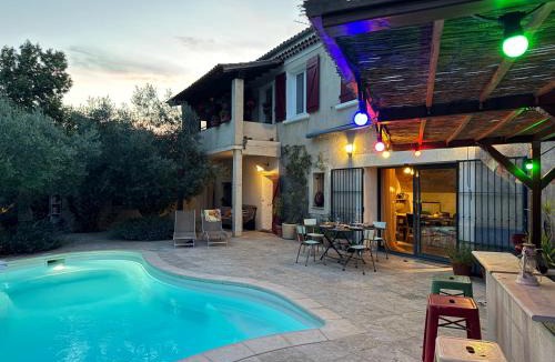 Saint-Martin-de-la-Brasque House | Chambre chez l'habitant avec piscine et cuisine d'été
