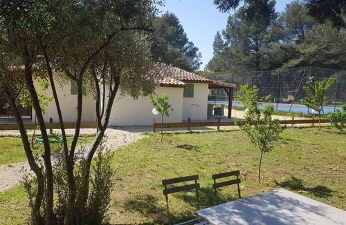Grans Apartment | Chambre 2 Pers Independante - Cuisine D'ete - Terrasse - Piscine Tennis Petanque
