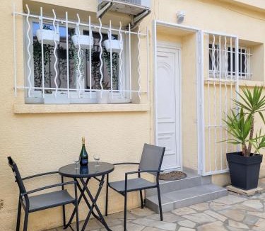 Beaux Arts-Boutonnet House | Chambre climatisée lit double dans villa - Proche Centre Tramway