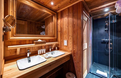 Huez Hotel | Chambre communicante, balcon, ski aux pieds
