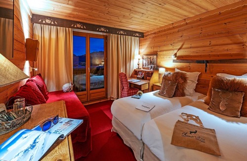 Huez Hotel | Chambre communicante, balcon, ski aux pieds