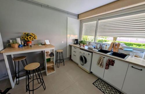 Ancely House | Chambre cozy, vue sur jardin, proche Tram centre ville & aéroport
