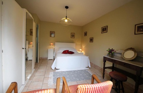 Saint-Denis-sur-Sarthon House | Chambre d'hôte Courtoux